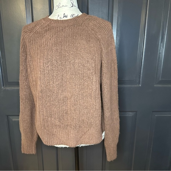 Athleta Layover Crew Neck Sweater Sz L Merino Wool Blend  very Soft(i9 - Picture 1 of 10